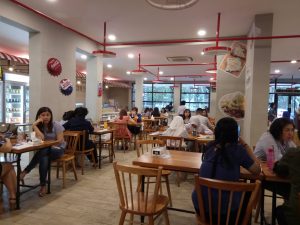 tempat nongkrong terbaru di Medan, Suasana didalam Warung Kudeta