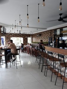 tempat nongkrong terbaru di Medan, Ruangan indoor Massa Kok Tung Cemara Asri