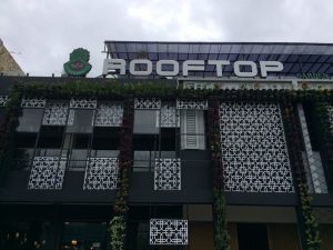tempat nongkrong malam hari di Bogor, De Cafe Rooftop Garden
