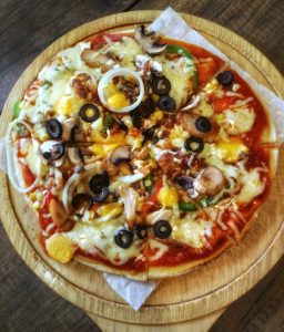 restoran keluarga di Bogor | Pizza nikmat di De Café Rooftop Garden
