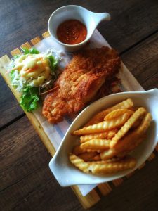 restoran keluarga di Bogor | Fish and Chips di De Café Rooftop Garden