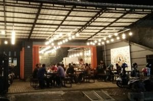 tempat nongkrong asik dan murah di Surabaya, Suasana Carrus Coffe Ngagel Surabaya
