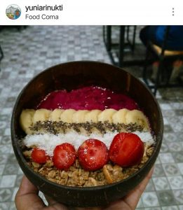 tempat nongkrong asik dan murah di Surabaya, menu di Food Coma