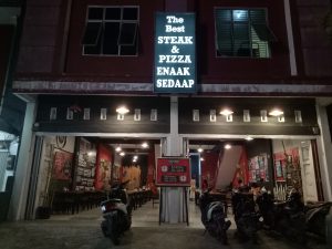 tempat makan steak murah di Medan, Favorit Steak and Pizza
