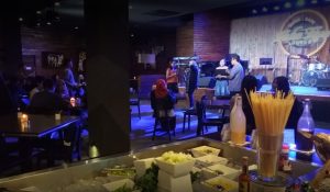 cafe dengan live music di Surabaya, Take Five Café and Lounge