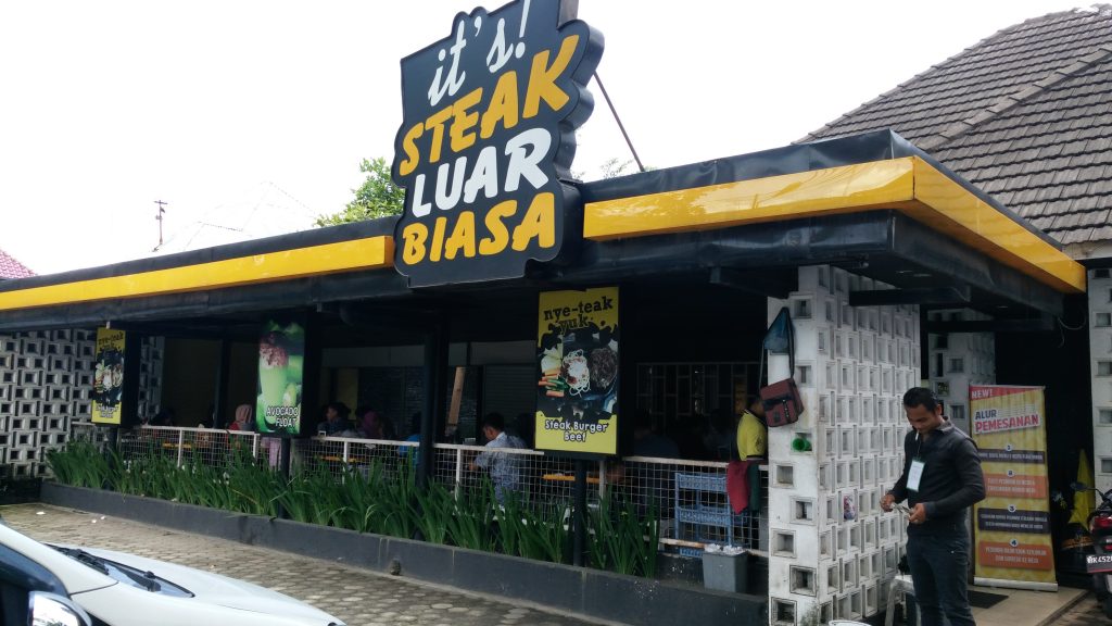 tempat makan steak murah di Medan, Waroeng Steak and Shake Medan