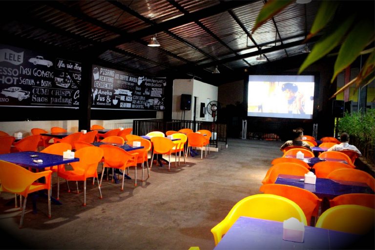 5 Cafe Buat Nobar di Medan yang Asyik. Ati-Ati Nanti Betah!