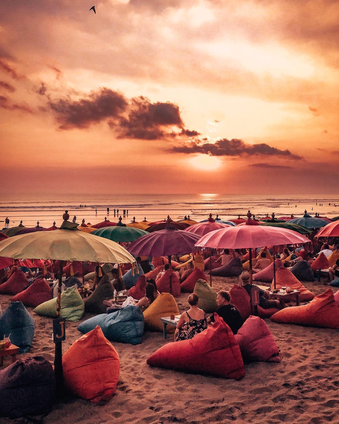 5 Tempat Nongkrong Di Bali Yang Hits Pemandangan Pantai Yang Keren