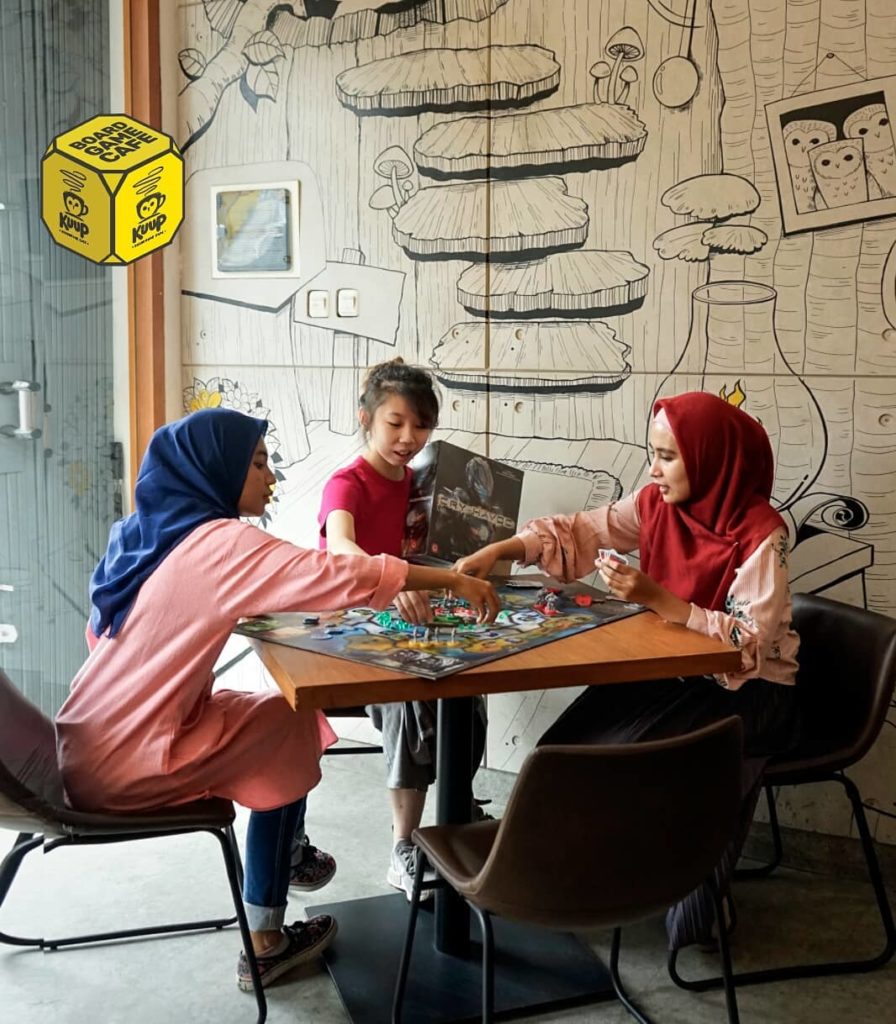 Kuup Boardgame Cafe Greenville, Cafe board game di Jakarta, Anakkota
