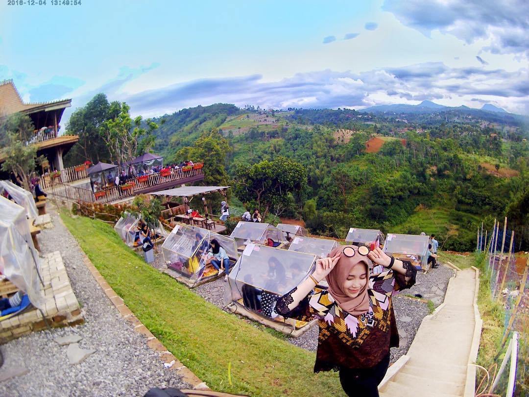 4 Tempat Makan Instagramable di Bandung Punya Pemandangan ...